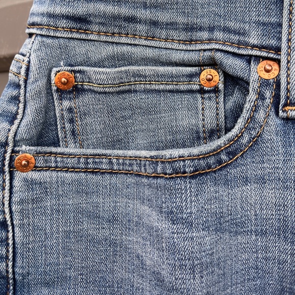 Cute & Comfy! LEVI’S  (EUC, Size Waist 29) Boyfriend Jeans - Picture 7 of 10